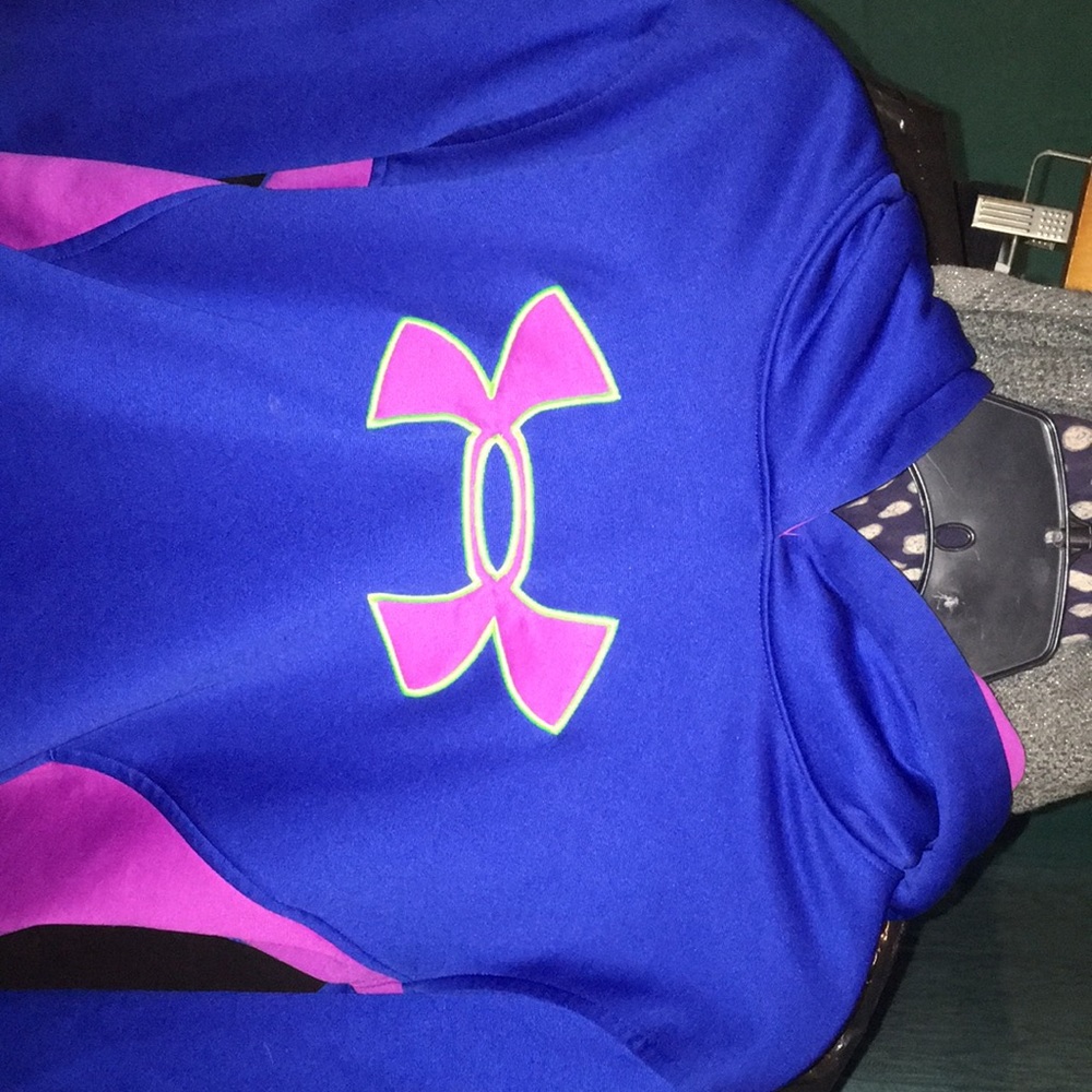 Under armour sweatshirt